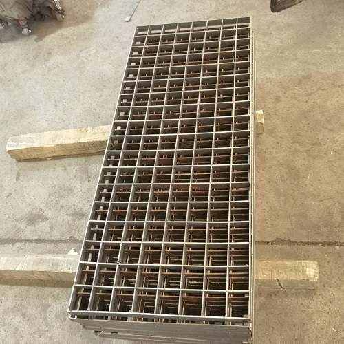 插接鋼格板、互插鋼格柵板：綠色環(huán)?？苫厥? /> 
</p>
（一）鋼材來源及可追溯性<br />
優(yōu)質(zhì)鋼材選用<br />
<strong><a href=