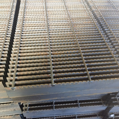 高空塔架平臺鋼格柵板技術(shù)揭秘