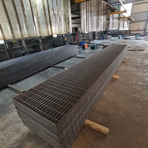 客戶案例：某工廠因貪便宜買劣質(zhì)鋼格板，損失超百萬！