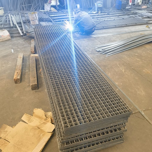 鋼格板采購(gòu)避坑指南：這5個(gè)參數(shù)不懂，小心被坑！