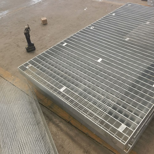 高空作業(yè)平臺專用鋼格板：安全承重設(shè)計(jì)全解析！