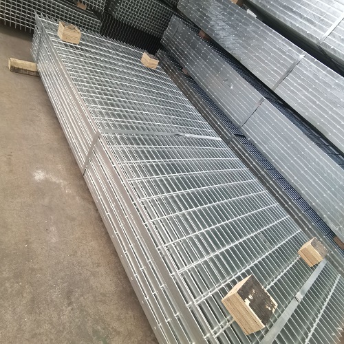 鋼格柵材質(zhì)怎么挑？一文讀懂碳鋼、不銹鋼的優(yōu)劣勢