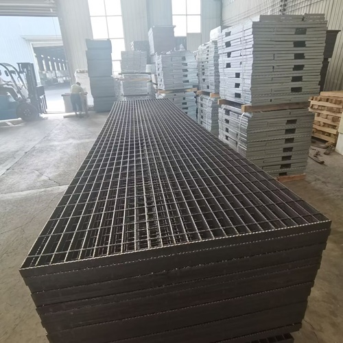 鋼格柵材質怎么挑？碳鋼、不銹鋼優(yōu)劣勢深度解析