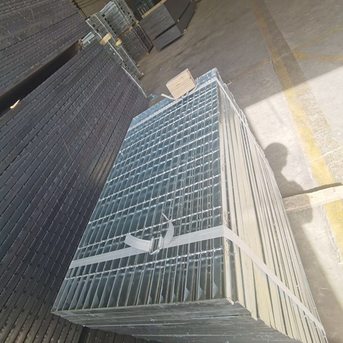 鋼格柵材質怎么挑？碳鋼、不銹鋼優(yōu)劣勢深度解析