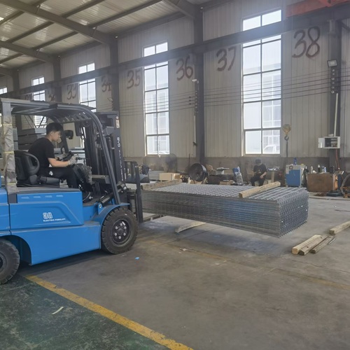 從工廠到市政，鋼格柵如何撐起工程建設(shè)半邊天？