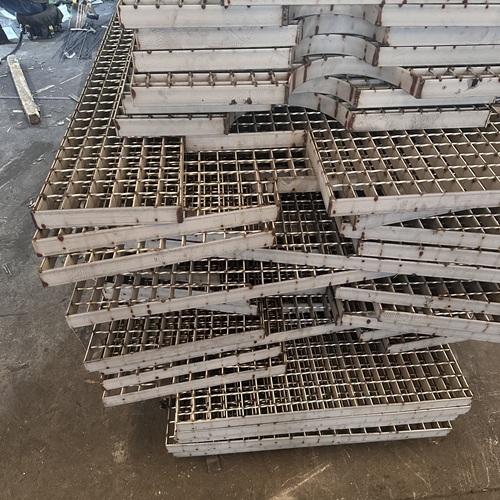 別小看它，這塊鋼格柵板背后藏著大學(xué)問(wèn)