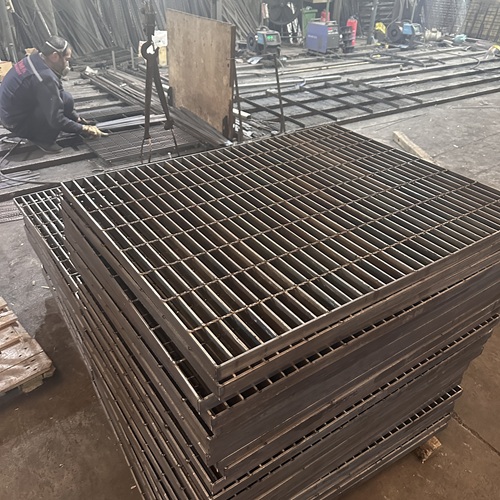 鋼格板高空安裝安全技巧，工程人必學(xué)